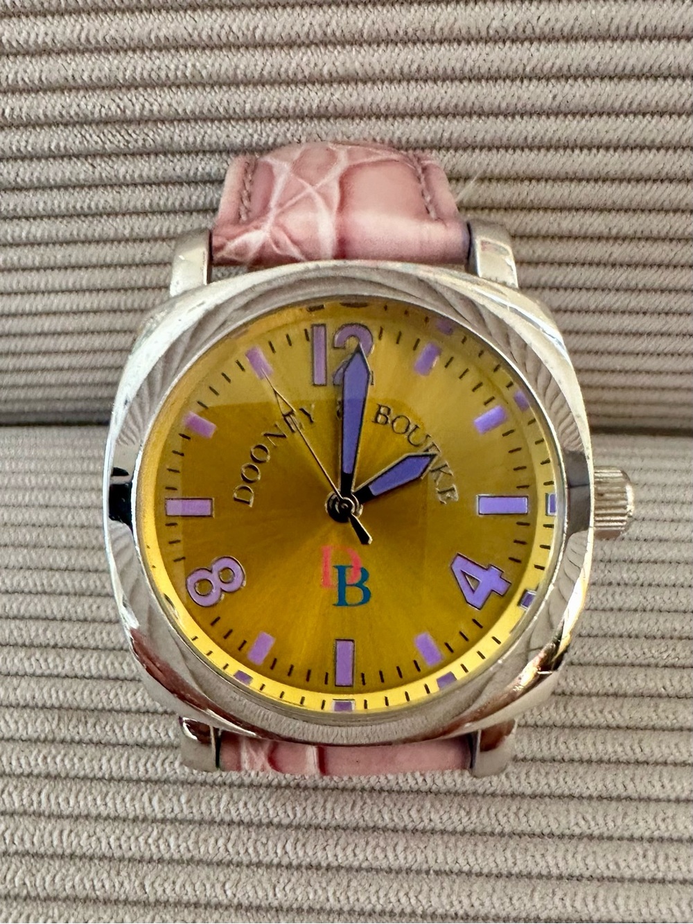 Bintage Dooney & Bourke Square-Cased Quartz Wristwatch - Picture 4 of 5